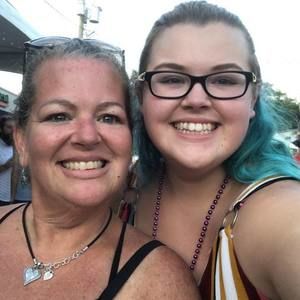 Meet your Posher, Leah